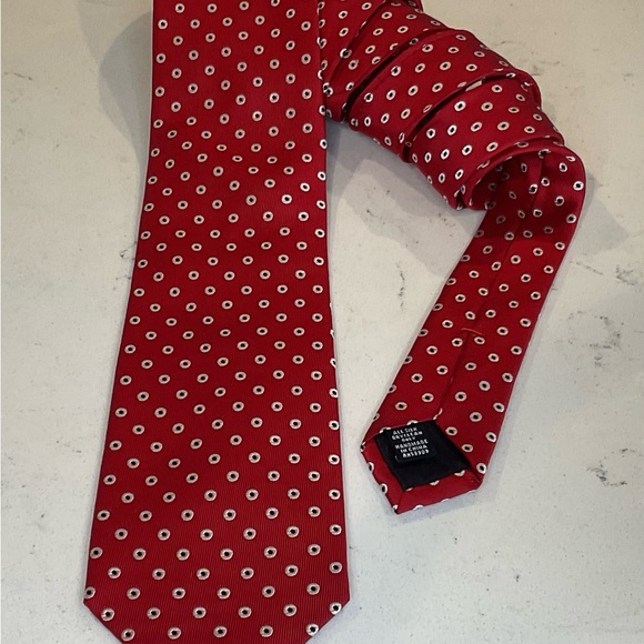 Round tree & Yorke Silk Tie Red, White & Blue Classic Look Very Handsome - Picture 5 of 5